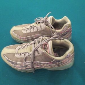 Nike Air Max 95 Women's Shoes Floral Camo Sz 7 1/2